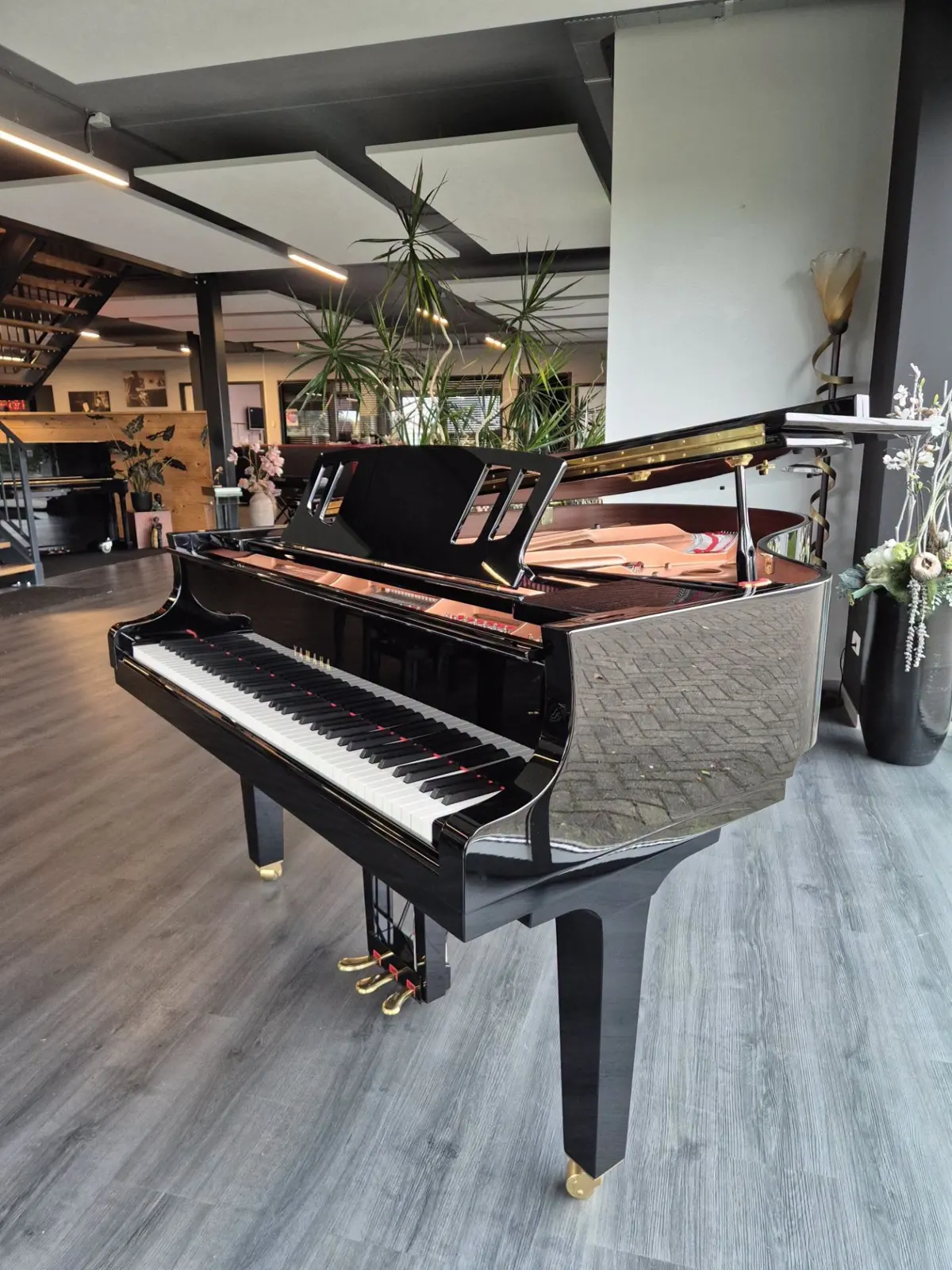 Yamaha-vleugel in de showroom van Muziekhuis Souman